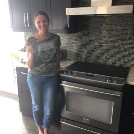 La photo représente un client satisfait d'une réparation de four à Toronto